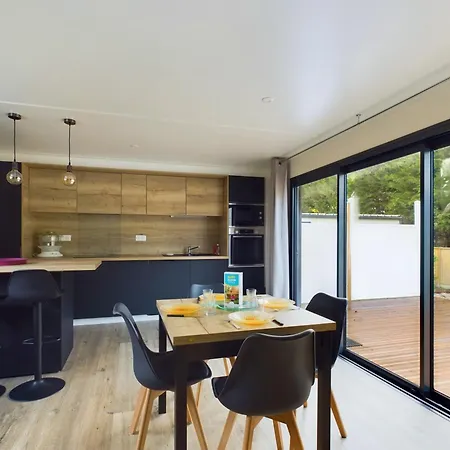 Les Voiles Blanches - Pour 8 * سانت جيل كروا دي فيي